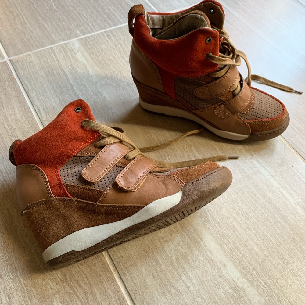 Nine West tan orange wedge sneakers